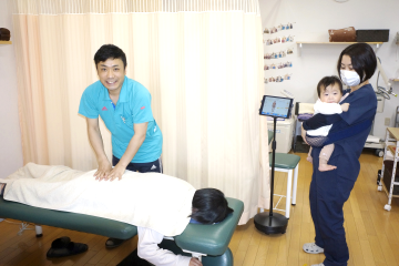お子さまのそばで施術もOK